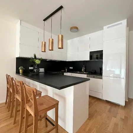 דירה With Garage & Terrace