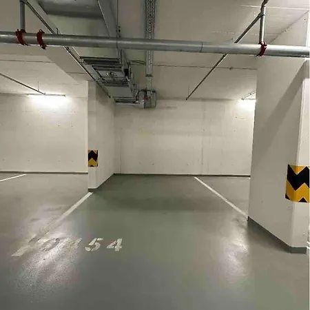 דירה With Garage & Terrace *