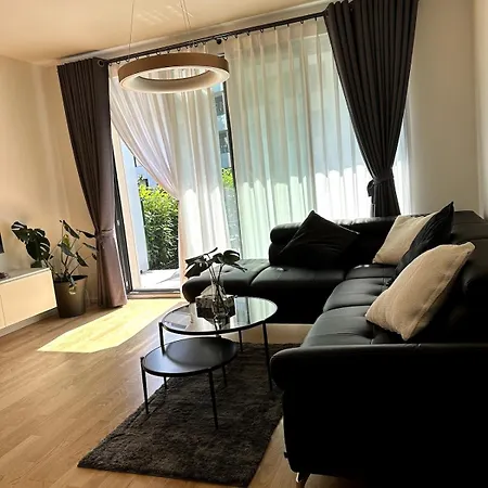 With Garage & Terrace פראג