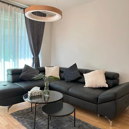 With Garage & Terrace פראג