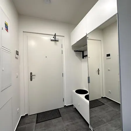 דירה With Garage & Terrace *