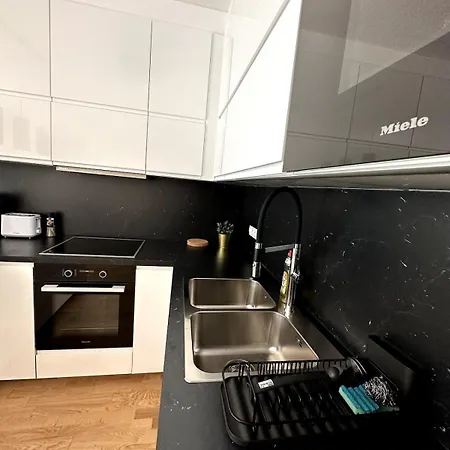 Viktoria N7 With Garage & Terrace *