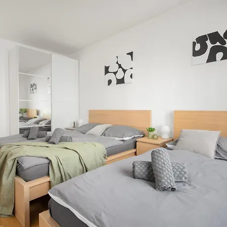 Viktoria N7 With Garage & Terrace Praga