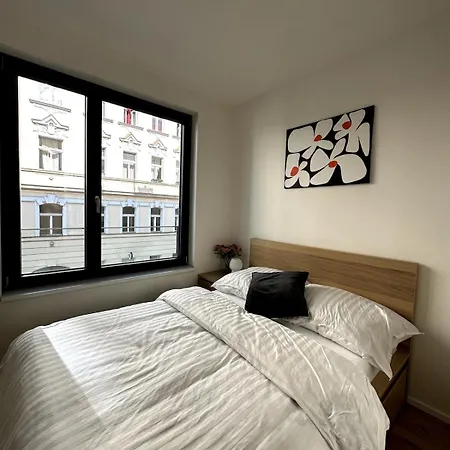 Apartamento Viktoria N7 With Garage & Terrace Praga